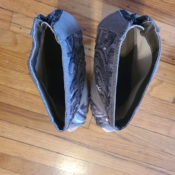 High heeled ankle booties boots misses size 6. LIKE NEW - Picture 9 of 16